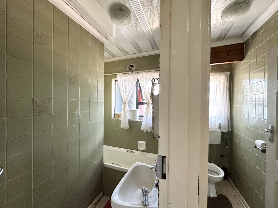 5 Bedroom Property for Sale in Southernwood Eastern Cape